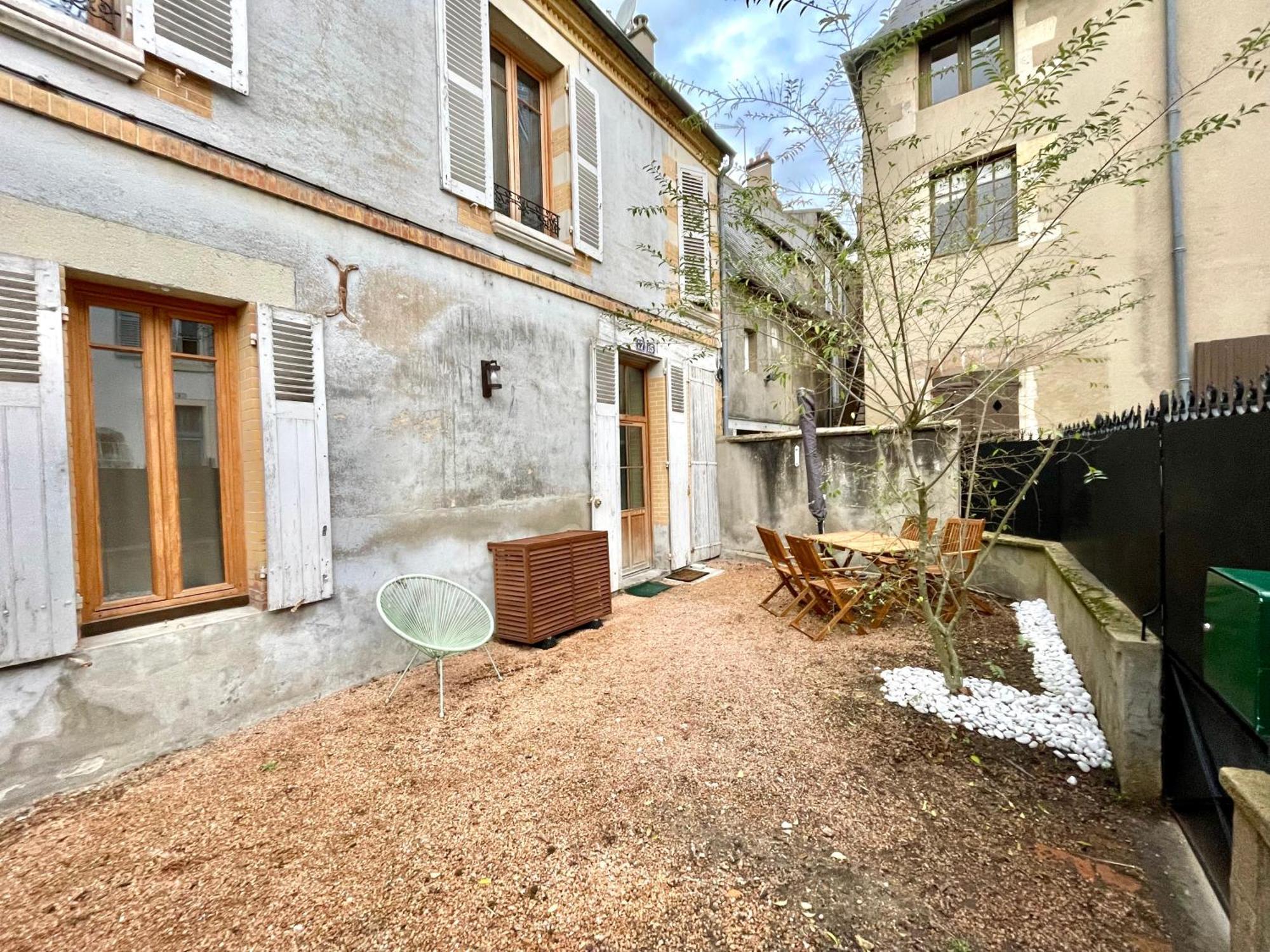 La Maison Des Cours - Wifi - Centre Ville ムーラン エクステリア 写真